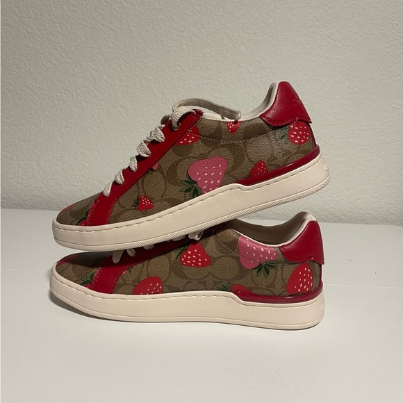 🍓Coach Clip Low Top Sneakers – Strawberry Print | Electric Red | Size 7 (NWT) - Picture 6 of 8